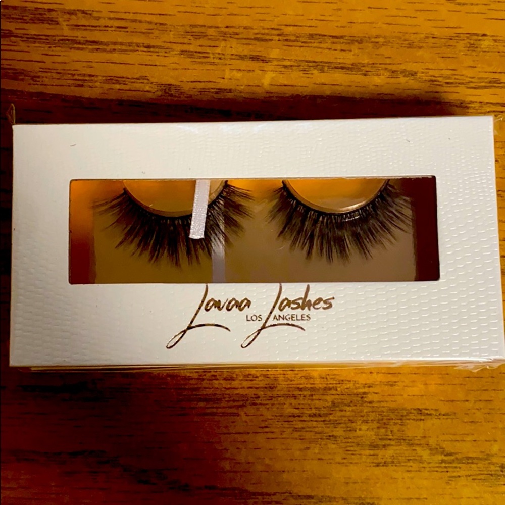 Lavaa lashes Los Angeles - lashes